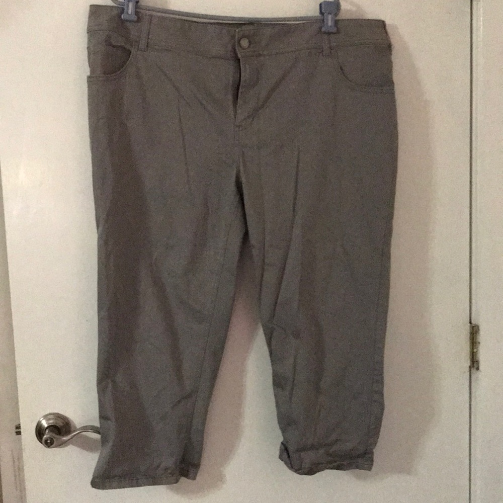 Gray Jean Capris. Genius fit